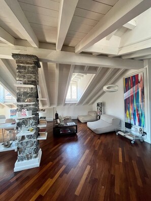 Interior - Vanessa's Art Rooftop (Como)