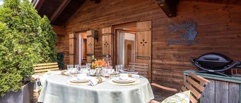 屋外ダイニングエリア