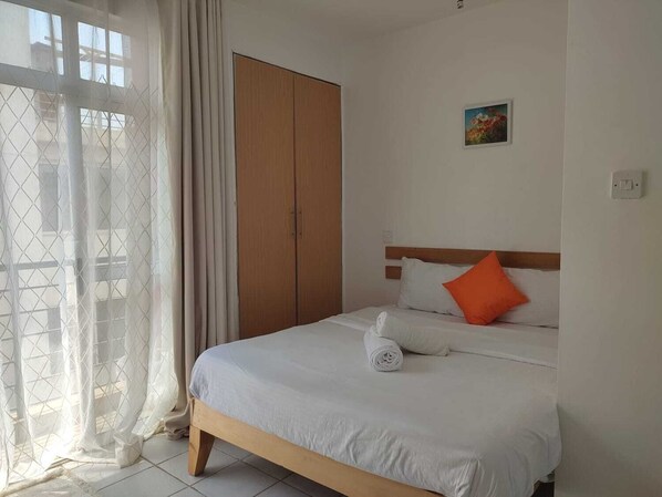 1 間睡房、熨斗/熨衫板、上網