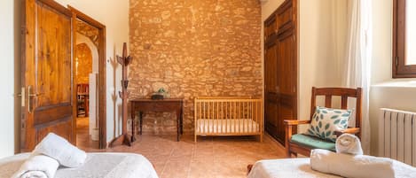 4 chambres, fer et planche à repasser, Wi-Fi gratuit, draps fournis