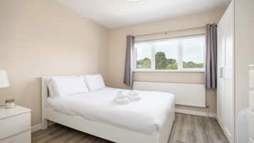 3 bedrooms, iron/ironing board, free WiFi, bed sheets