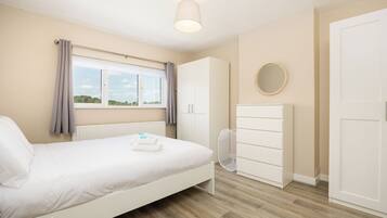 3 bedrooms, iron/ironing board, free WiFi, bed sheets