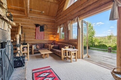 Alpenglow Cabin – Rustic Mountain Retreat | Sleeps 6