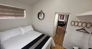 2 bedrooms, iron/ironing board, Internet, bed sheets