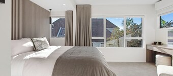 Pure Luxury 2BR 1BA St Heliers