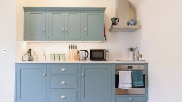 Studio, Garden View | Private kitchen
