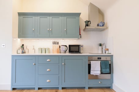 Studio, Garden View | Private kitchen