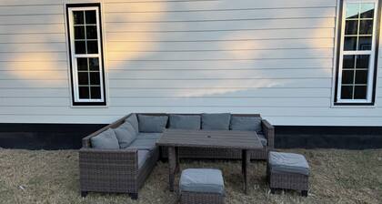 Delightful 4-bedroom house with AC in vibrant Dallas