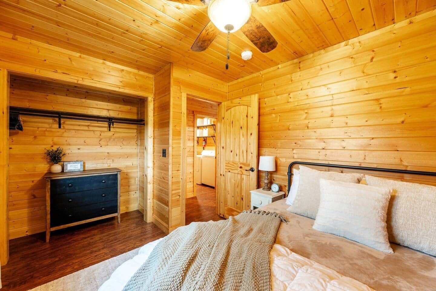 2 Schlafzimmer, Zimmersafe, Bügeleisen/Bügelbrett, WLAN