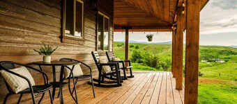 The Magpie Cabin - it's adorable & close to town!