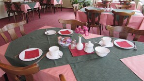 Free daily local cuisine breakfast - Pension Am Heiderand (Radeberg)
