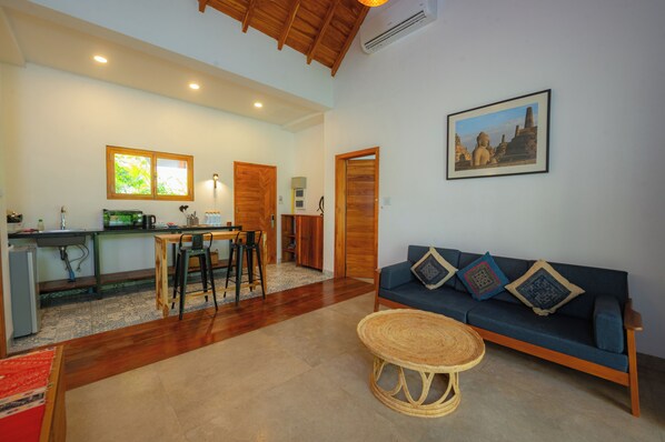 Family Suite, Garden View | Private kitchen