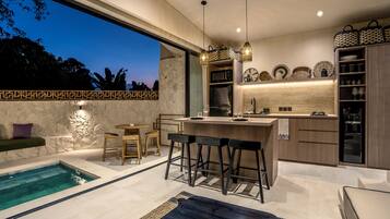 Deluxe Villa, 1 Bedroom, Non Smoking | Private kitchen