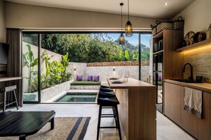 Deluxe Villa, 1 Bedroom, Non Smoking | Private kitchen