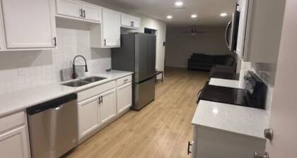 Spacious 4BR/2BA Home Minutes from Downtown Dallas & Major Hospitals.