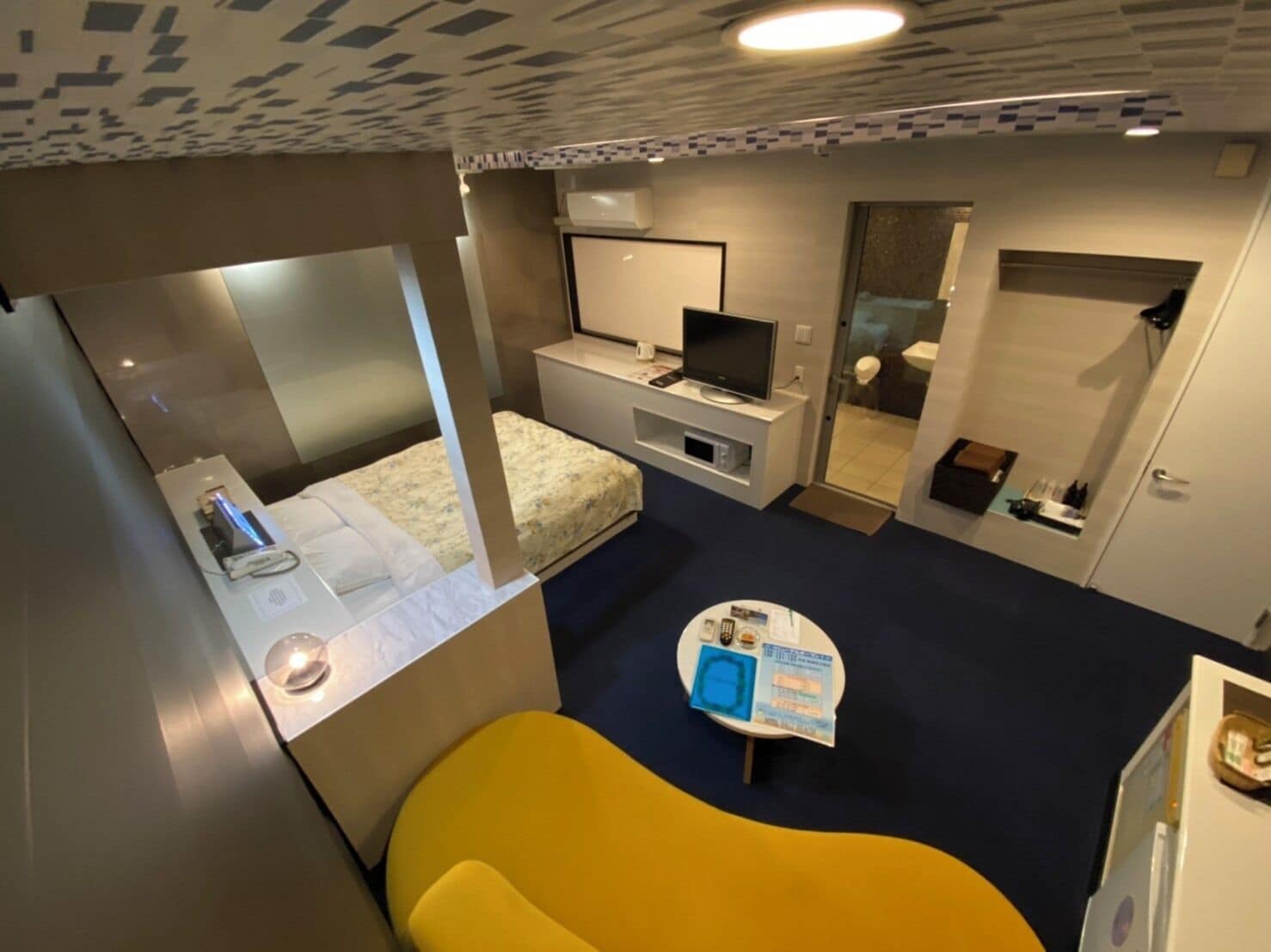 Bureau, draps fournis