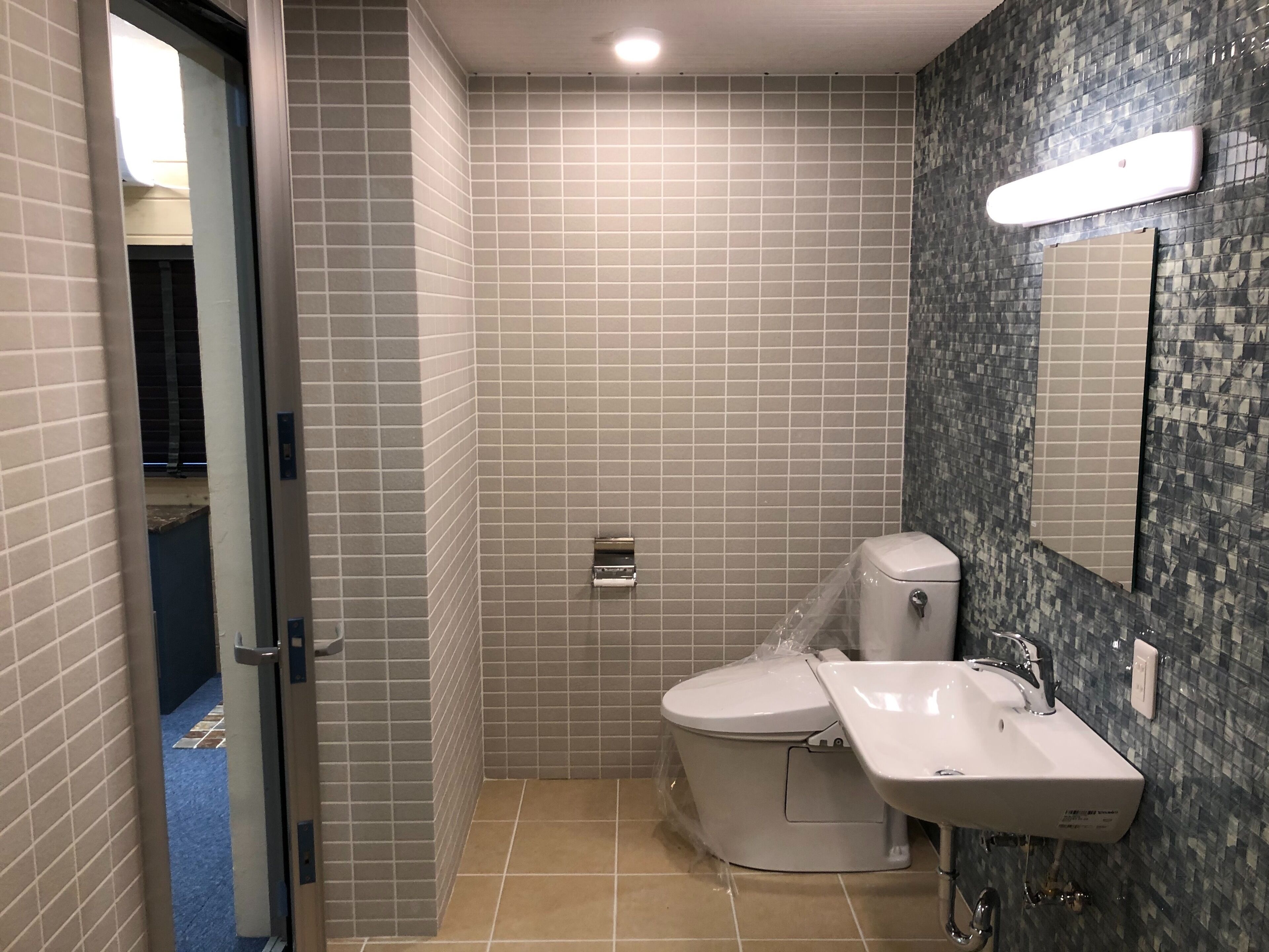 淋浴/盆浴组合、毛巾、肥皂、洗发水