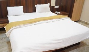 Luxury Room | Desk, free WiFi, bed sheets