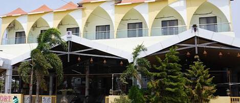 المنشأة من الخارج