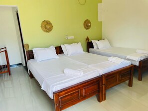 5 bedrooms, iron/ironing board, Internet, bed sheets