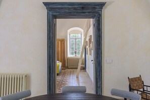 Villa, 4 Bedrooms, Private Pool, Courtyard View | In-room dining