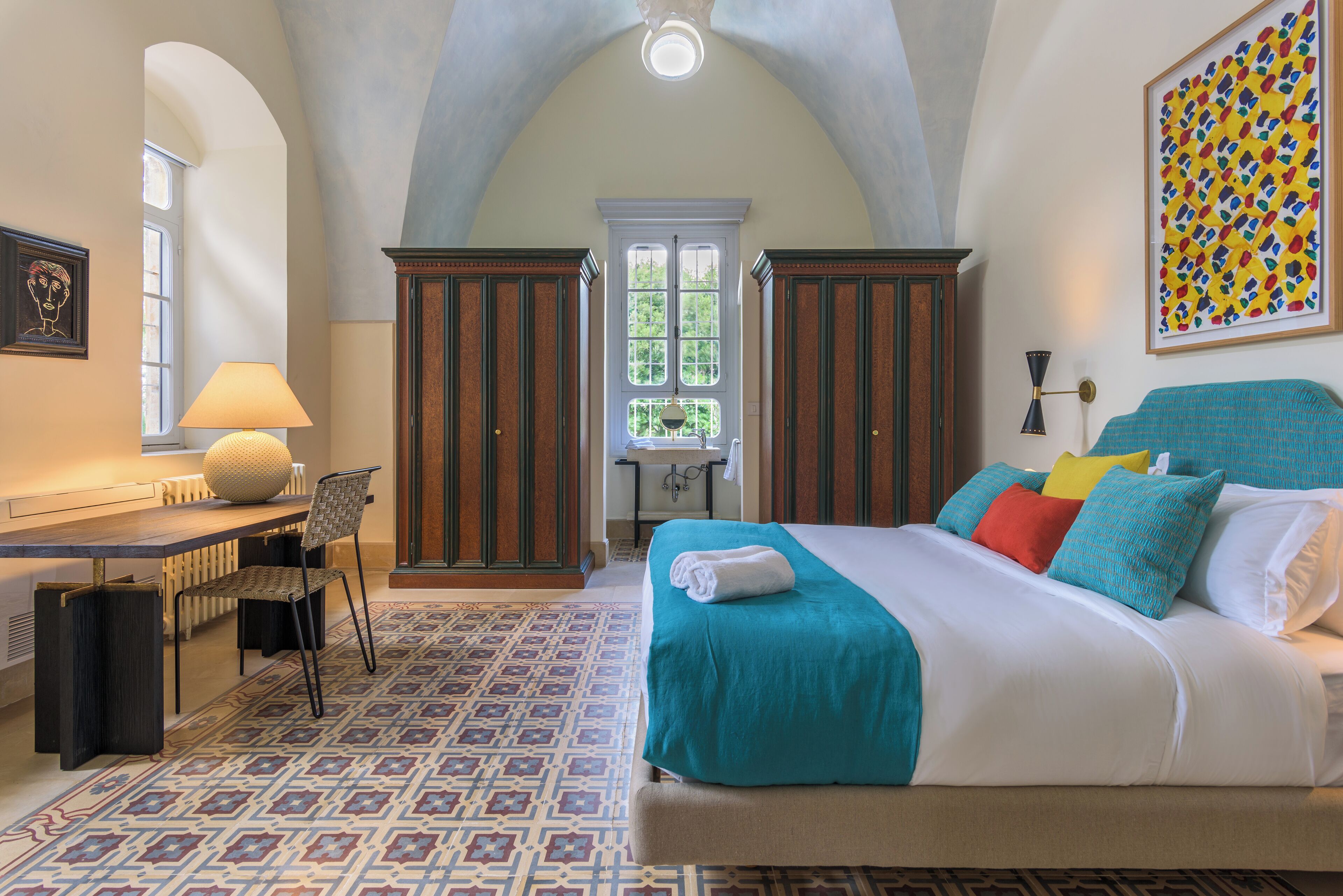 Premium bedding, in-room safe, individually decorated