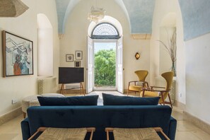 Villa, 4 Bedrooms, Private Pool, Courtyard View | Living room