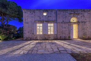 Exterior detail - Amani Luxury 4BR Villa & Pool in Batroun (Batroun)