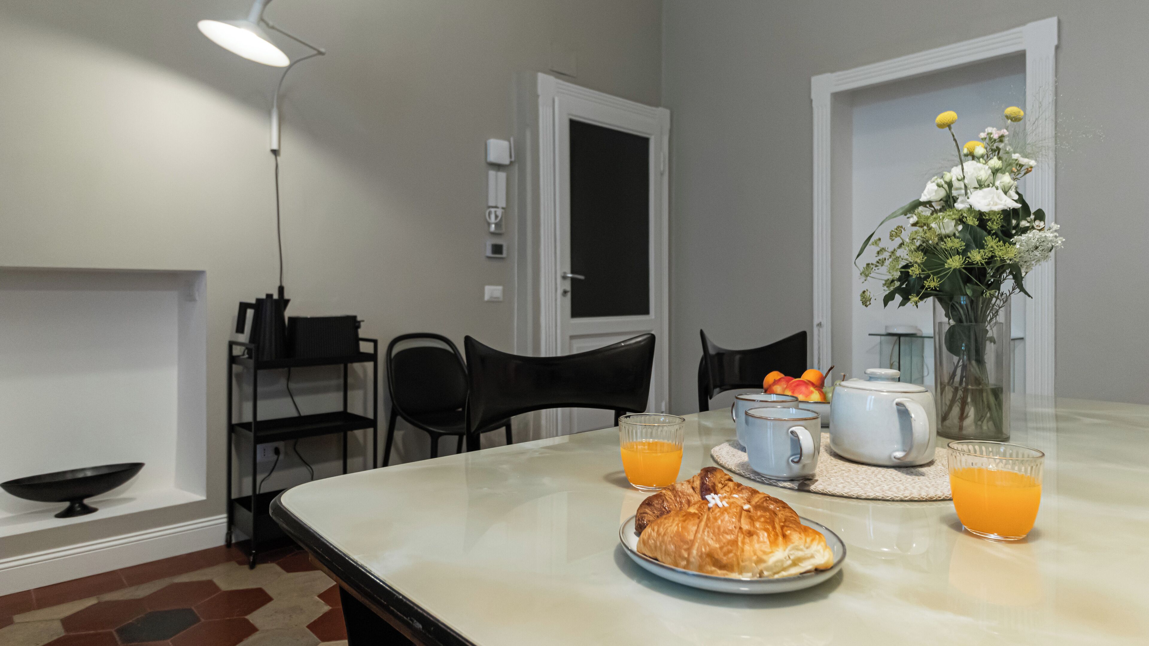 Apartment (1 Bedroom) | Esszimmer