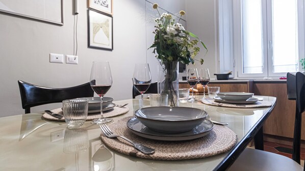 Apartment (1 Bedroom) | Dining room