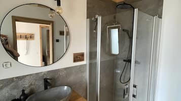 Doccia, asciugacapelli, asciugamani