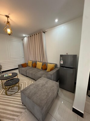 TV - Bukoto villa 1-bedroom apartment in Kampala (Kampala)