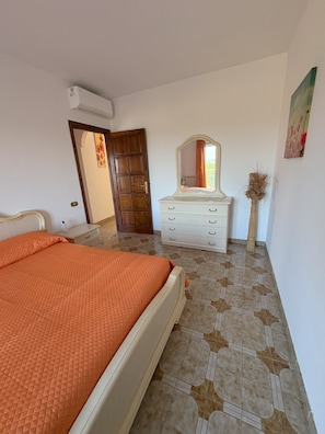 2 bedrooms, iron/ironing board, internet, bed sheets - NANA'S HOUSE 1. Entire apartment surrounded by greenery and close to the sea (Abruzzo)