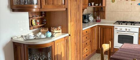 Mikroaaltouuni, uuni, liesi