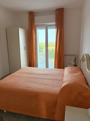 2 bedrooms, iron/ironing board, Internet, bed sheets