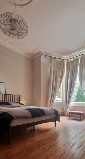 2 bedrooms, desk, iron/ironing board, free WiFi - Stoke Newington - Light & spacious two bed garden flat (London)