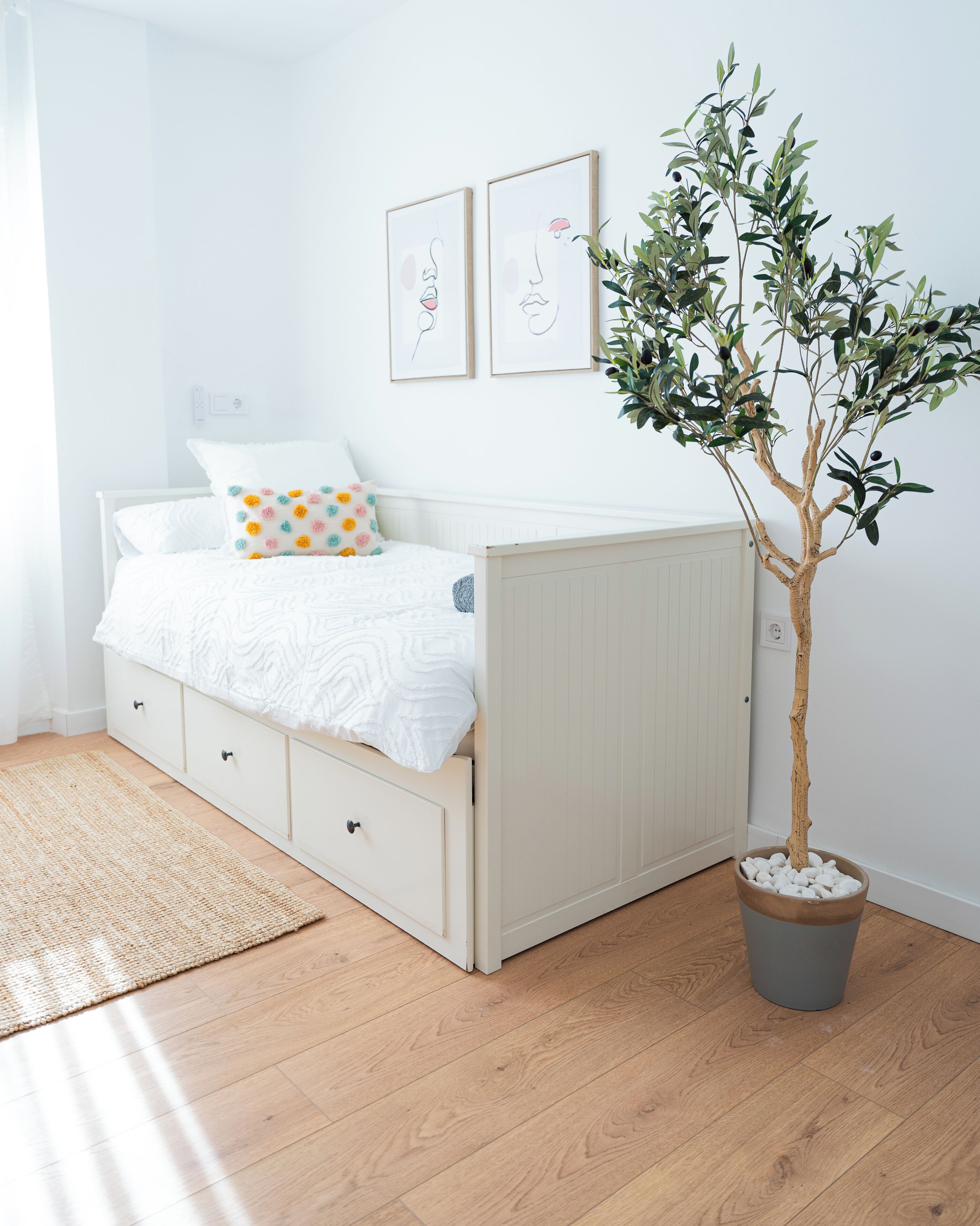 2 slaapkamers, een strijkplank/strijkijzer, internet, beddengoed