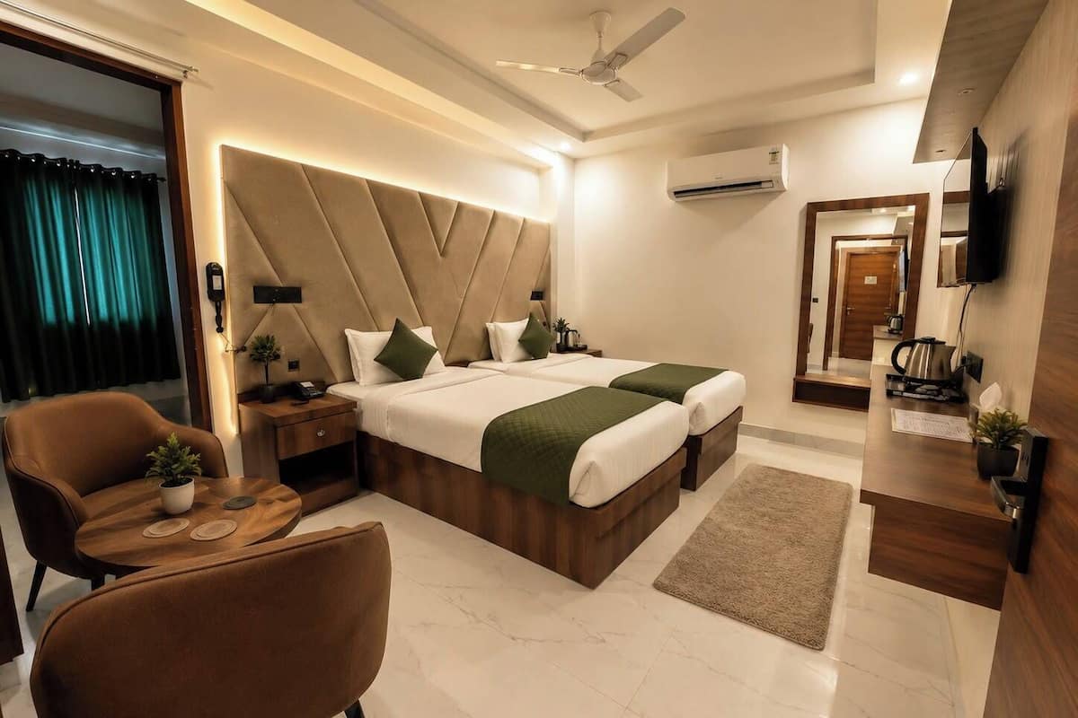 Family Room | Desk, laptop workspace, rollaway beds (surcharge), bed sheets