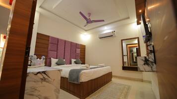 Habitación Premium | Escritorio, espacio para trabajar con un portátil, camas supletorias