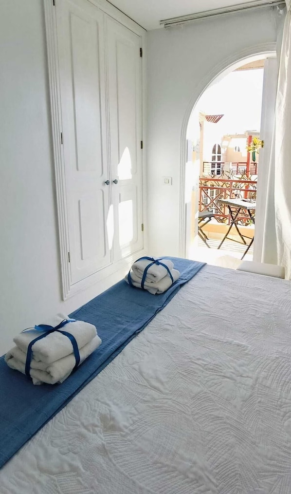 Iron/ironing board, free WiFi