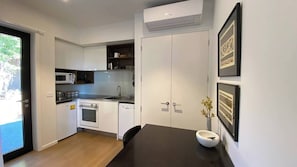 Fridge, stovetop