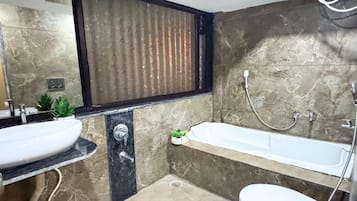 Artículos de tocador gratuitos, bidet, toallas, jabón