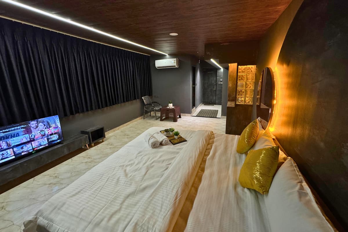 Executive Room With Bathtub | Free WiFi, bed sheets