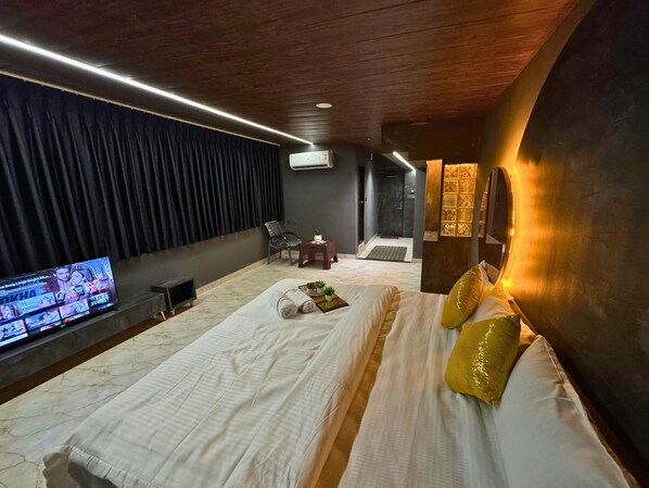 Executive Room With Bathtub | Free WiFi, bed sheets