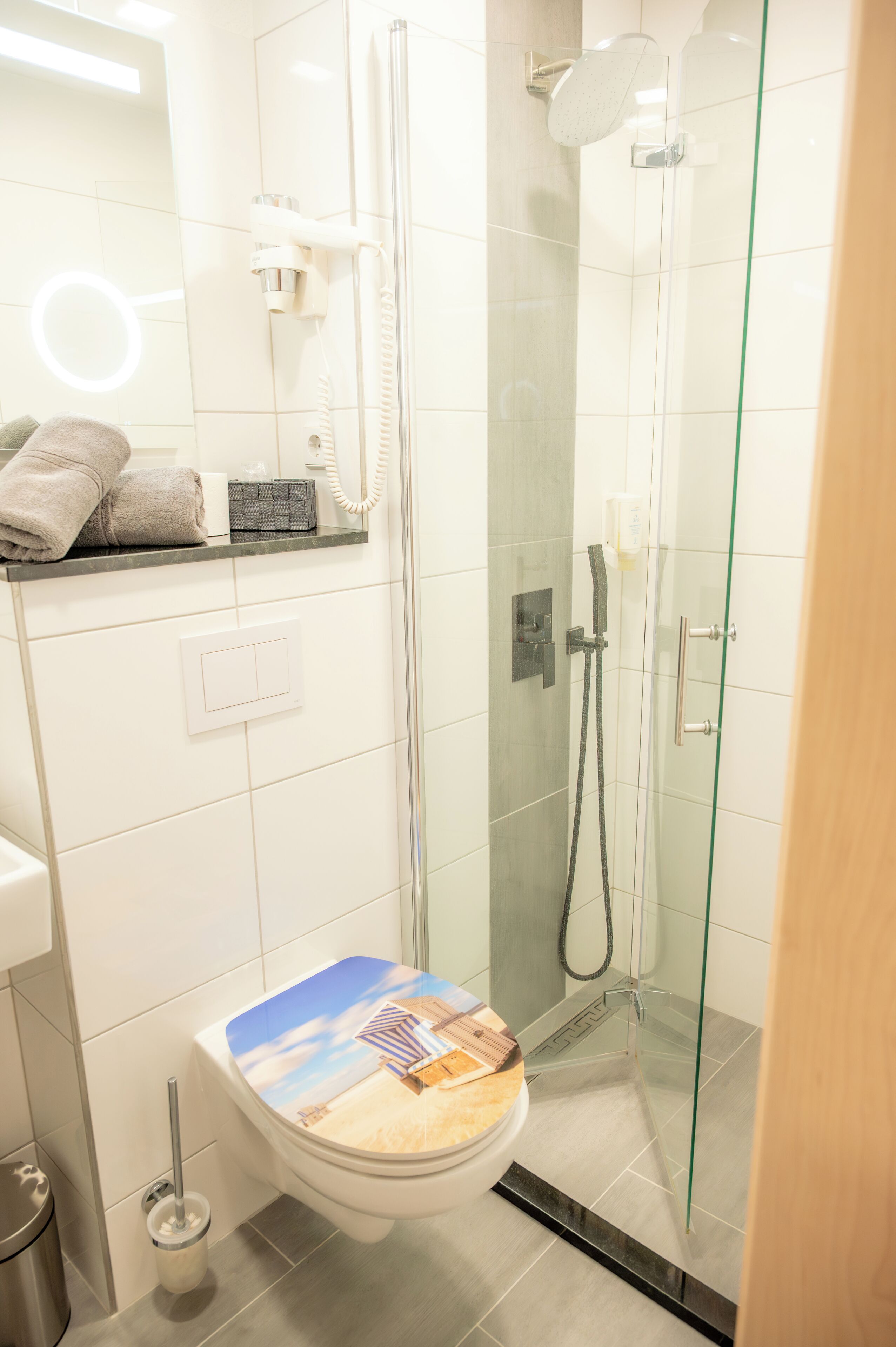 Comfort Double Room | Desk, blackout drapes, soundproofing, free WiFi