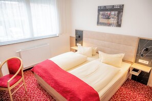 Habitación doble Confort | Escritorio, cortinas blackout, insonorización y wifi gratis 