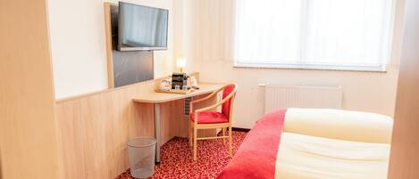 Kahden hengen comfort-huone | Työpöytä, pimennysverhot, äänieristys, ilmainen Wi-Fi