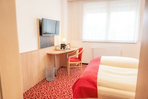 Kamar Double Comfort | Meja kerja, tirai kedap cahaya, kedap suara, dan Wi-Fi gratis