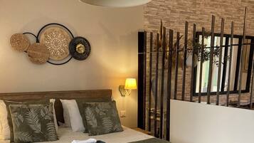 1 slaapkamer, een strijkplank/strijkijzer, gratis wifi, beddengoed