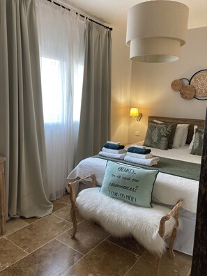 1 chambre, fer et planche Ă repasser, Wi-Fi gratuit, draps fournis